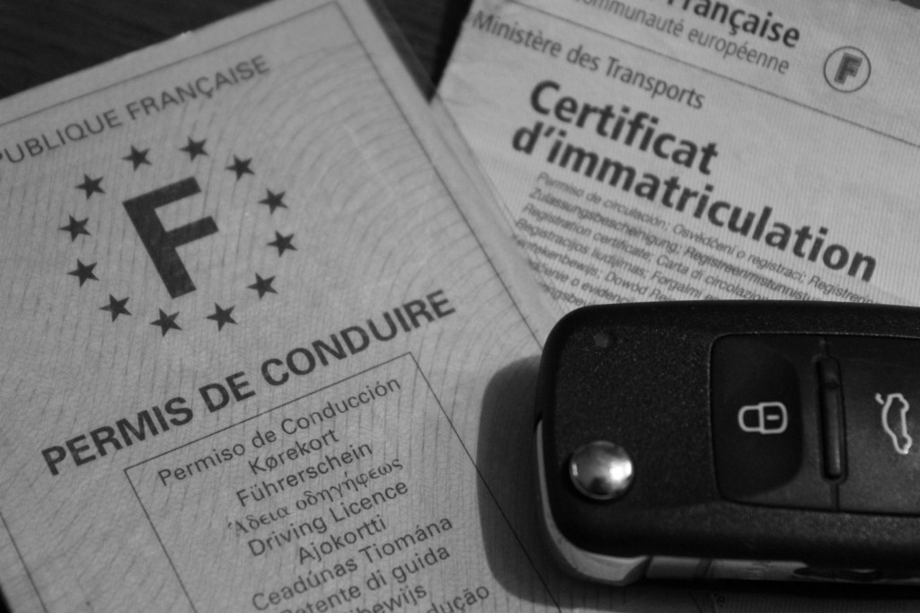 Permis de conduire, certificat d'immatriculation et clef de voiture © Cabinet MCE - Marie Camille ECK, Avocat au Barreau de PARIS