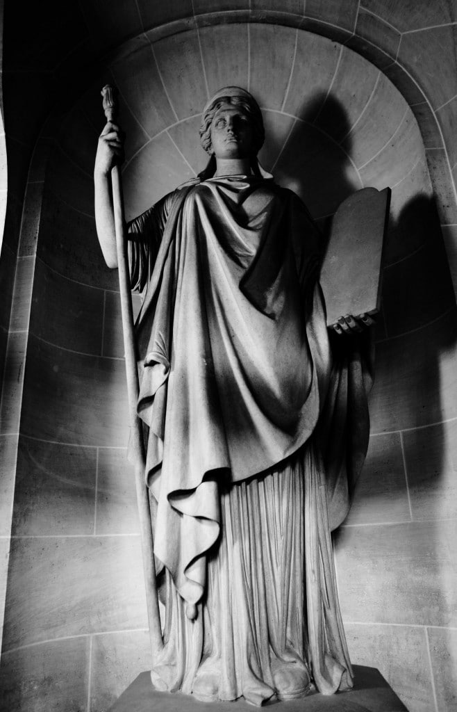 Statue de la justice - Palais de Justice de PARIS © Cabinet MCE - Marie Camille ECK, Avocat au Barreau de PARIS