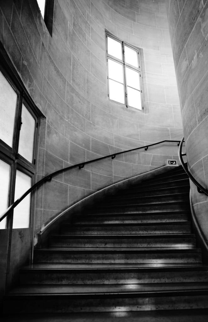 Escalier menant aux cabinets des Juges aux affaires familiales - Palais de Justice de PARIS © Cabinet MCE - Marie Camille ECK, Avocat au Barreau de PARIS