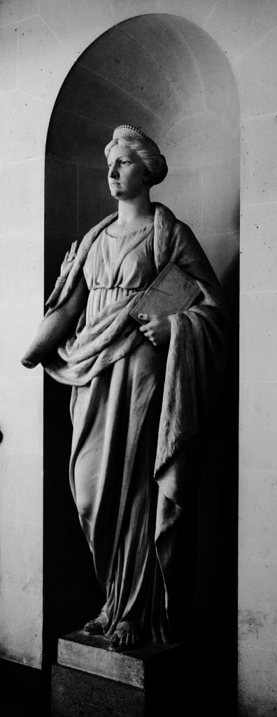 Statue à la main coupée Palais de Justice de PARIS © Cabinet MCE - Marie Camille ECK, Avocat au Barreau de PARIS