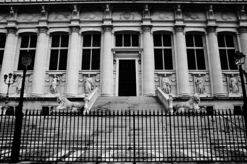 Entrée du Palais de Justice de PARIS côté place Dauphine © Cabinet MCE - Marie Camille ECK, Avocat au Barreau de PARIS